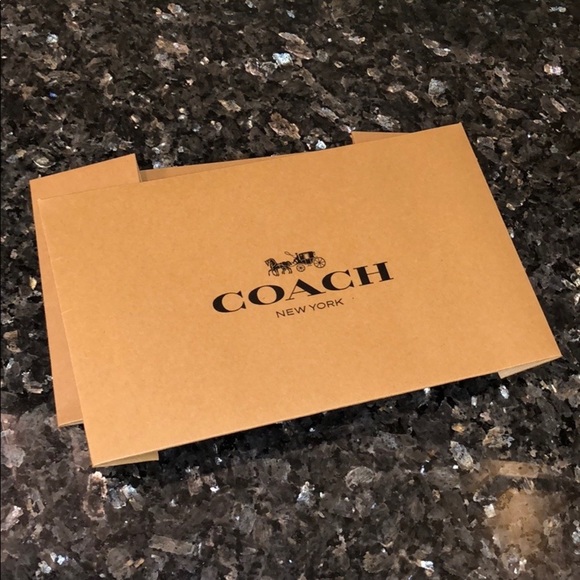 New Coach Medium Sized Gift Box - Picture 4 of 10